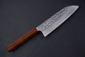 Knife-Art-Kochmesser-Santoku-Yoshimi-Kato-gehaemmert-Frontal-1